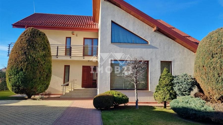 Casă individuală cu 5 camere cu Piscina în Nord-Est