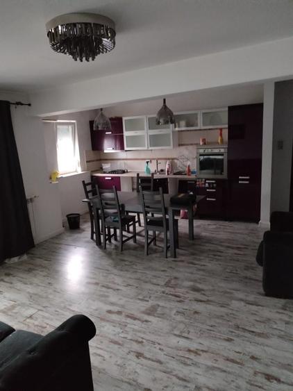 Apartament cu 4 camere decomandat în Centrul Vechi