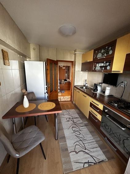 Apartament cu 2 camere decomandat în Micro 20