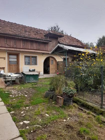 Casă cu 4 camere în Rucăr