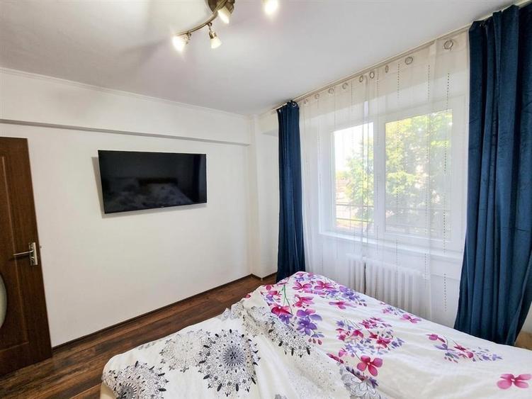Apartament cu 3 camere semidecomandat în Cantemir