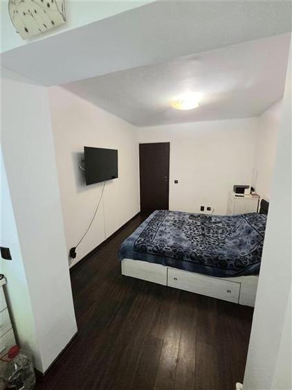 Apartament cu 3 camere decomandat, mobilat în Far