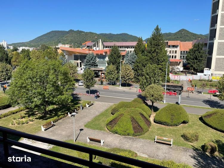 Apartament deosebit 3 camere,Str. Gh. Sincai, incl. garaj, beci