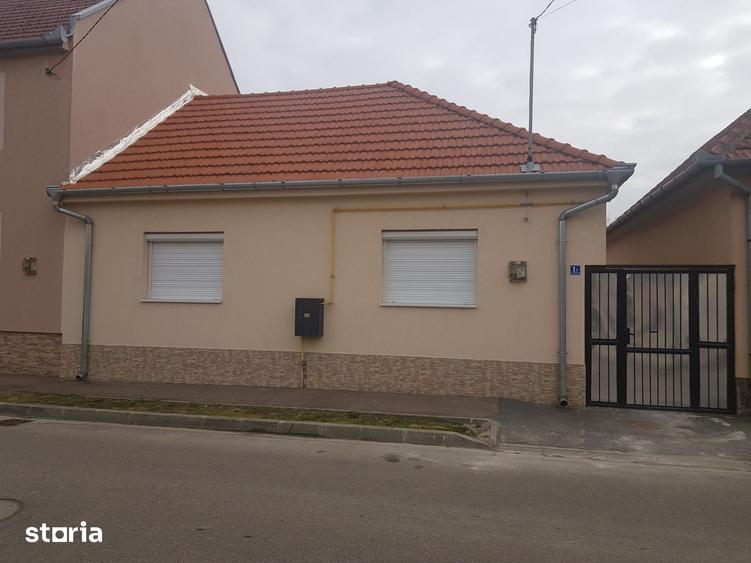 Casă cu 4 camere cu Teren 500 Mp în Iosia
