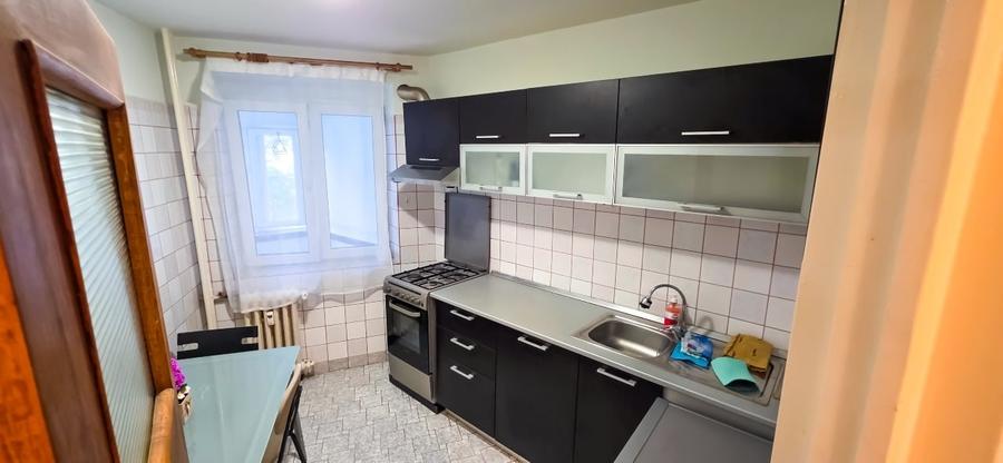 Apartament cu 2 camere semidecomandat, mobilat în Titan