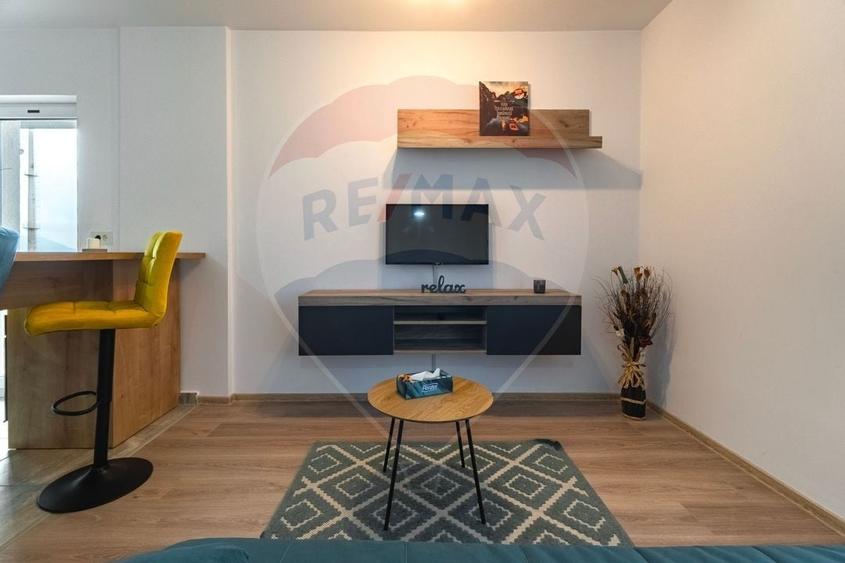 Apartament cu 2 camere semidecomandat, mobilat în Blumăna