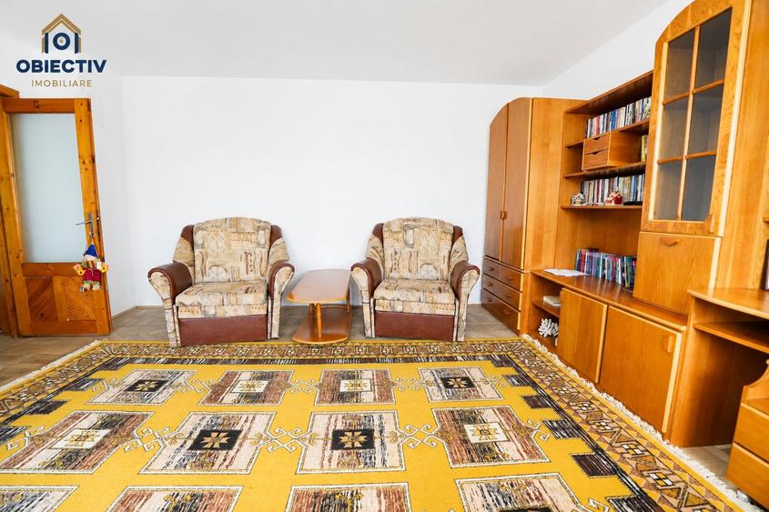 Apartament cu 3 camere decomandat, mobilat în Stejaru (Pângărați)