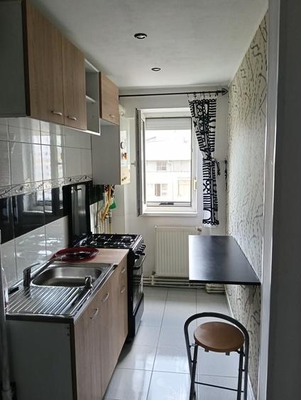 Apartament cu 3 camere semidecomandat în Central