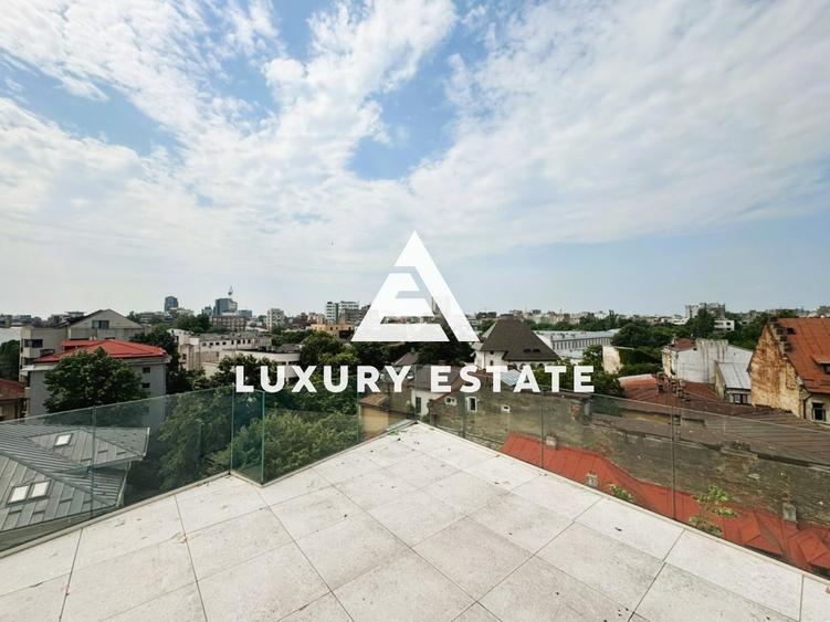 Penthouse cu 4 camere decomandat în Grădina Icoanei
