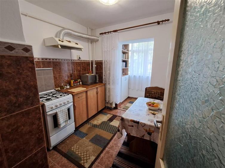 Apartament cu 3 camere decomandat, mobilat în Obcini