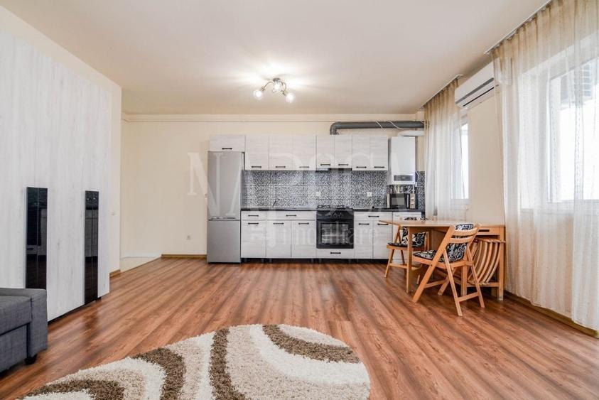 Apartament cu 3 camere semidecomandat în Dâmbul Rotund