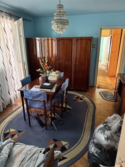 Apartament cu 3 camere semidecomandat în Florești