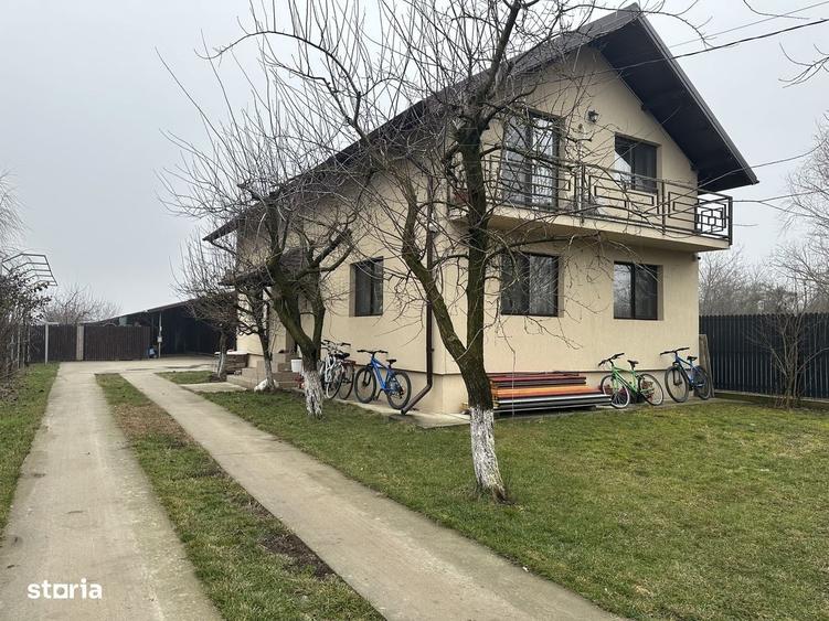 Casă cu 4 camere cu Teren 3784 Mp în Cornești