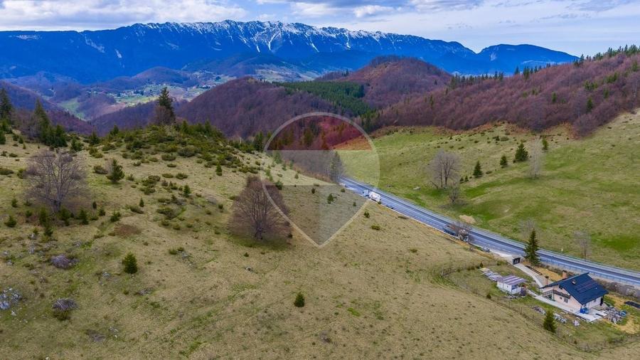 Teren agricol extravilan de 5768 mp, în Fundata