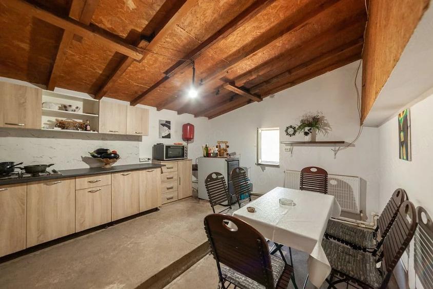 Casă cu Teren 1175 Mp în Central