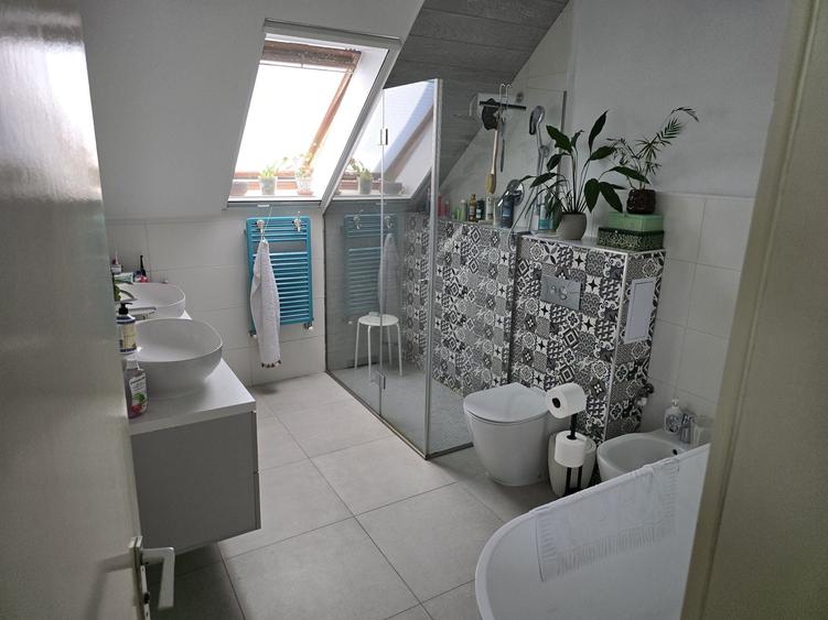 Casă cu 4 camere cu Teren 120 Mp în Dosu Bricii