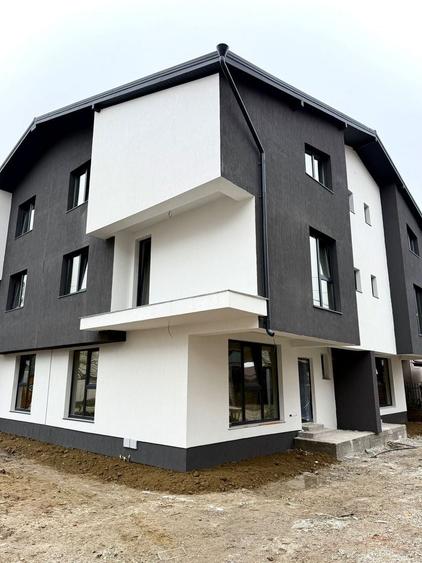 Duplex cu 6 camere cu Canalizare în Fundeni