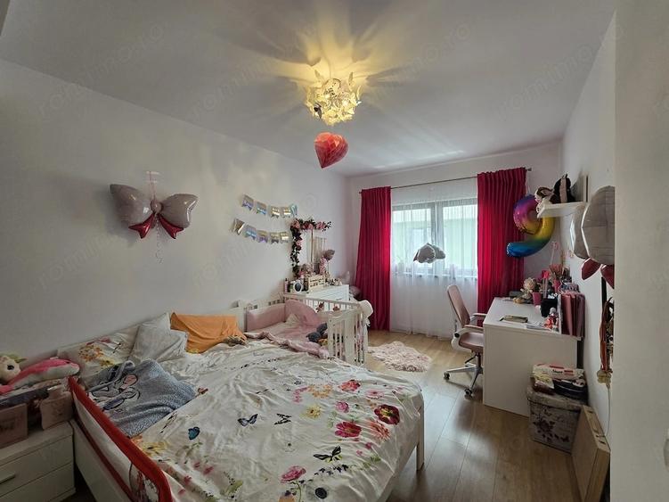 Apartament cu 3 camere decomandat în Dumbrăvița