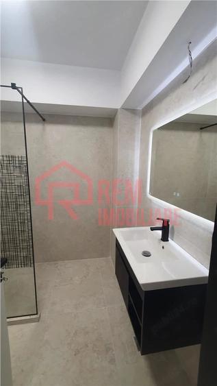 Apartament cu 3 camere semidecomandat în Fundeni