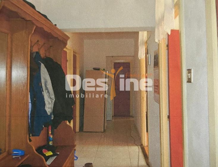 Apartament cu 3 camere decomandat în Calea București