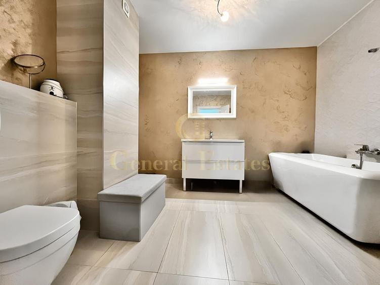 Penthouse cu 4 camere decomandat, mobilat în Noua