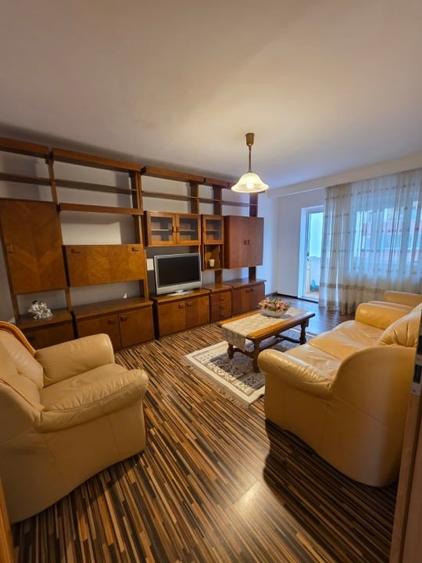 Apartament cu 3 camere decomandat, mobilat în Răcădău