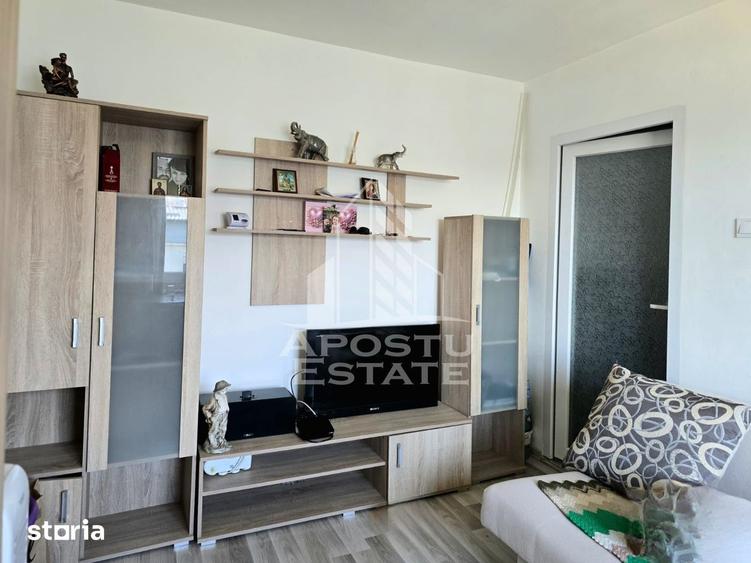 Apartament cu 2 camere semidecomandat, mobilat în Șega