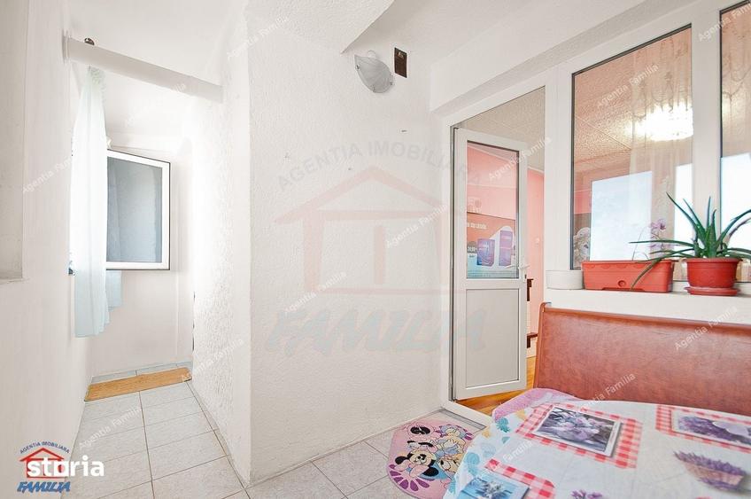 Apartament cu 4 camere decomandat în Micro 16