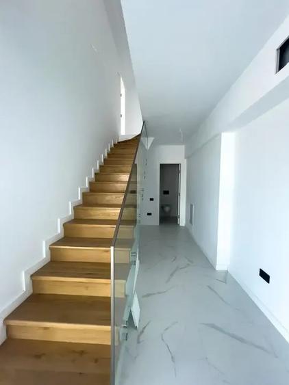 Apartament cu 4 camere semidecomandat în Titan
