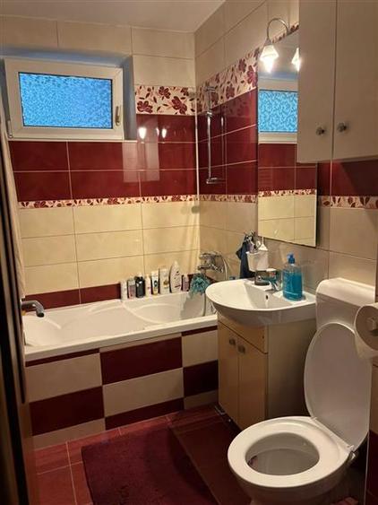 Apartament cu 4 camere semidecomandat, mobilat în Centrul Civic
