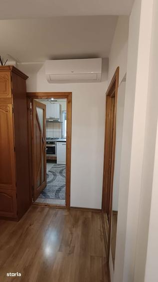 Apartament cu 3 camere decomandat în Carrefour