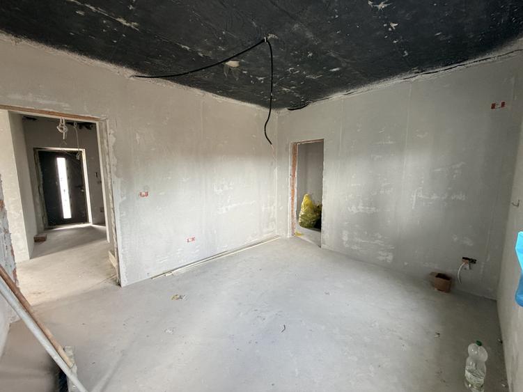 Duplex cu 4 camere cu Canalizare în Moșnița Nouă
