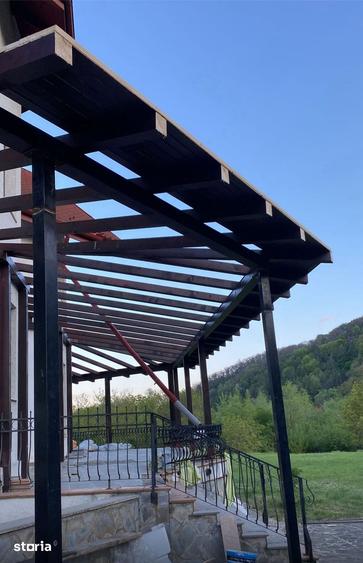 Casă cu 4 camere cu Teren 8000 Mp în Central