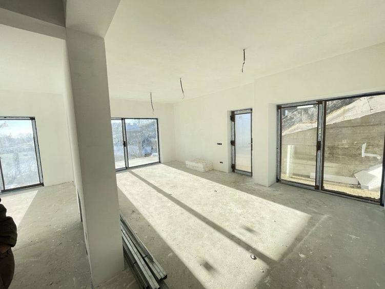 Casă cu 4 camere cu Teren 1000 Mp în Central