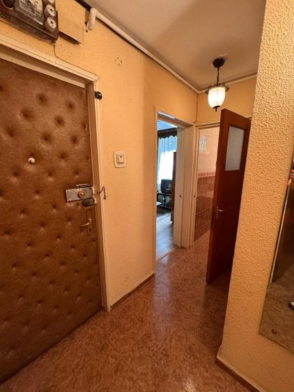 Apartament cu 3 camere decomandat în Berceni