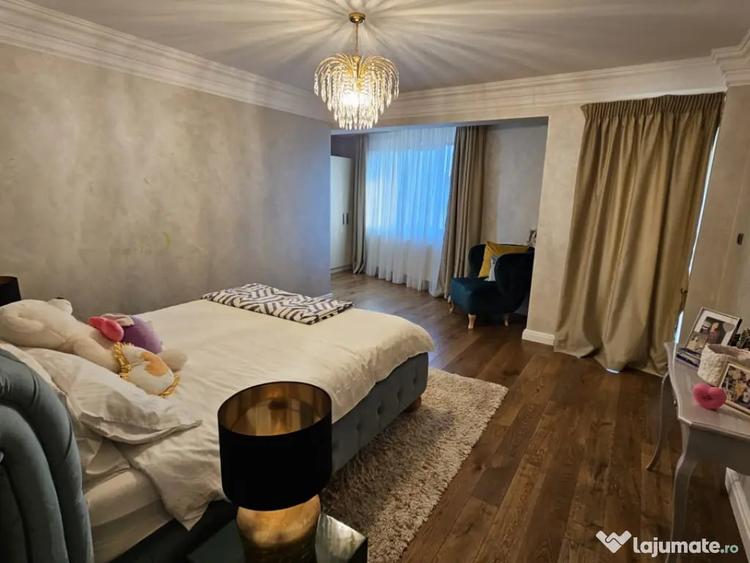 Casă cu 7 camere cu Teren 800 Mp în Central