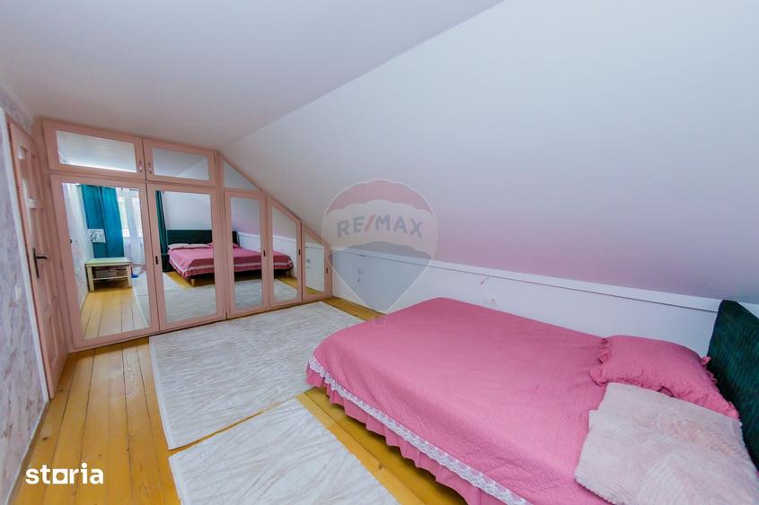 Casă cu 5 camere cu Teren 1133 Mp în Groși