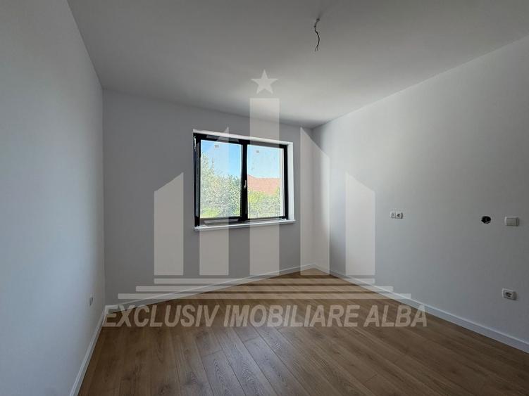 Casă individuală cu 5 camere cu Canalizare în Cetate