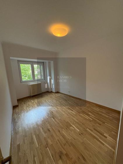 Apartament cu 4 camere semidecomandat în Unirii