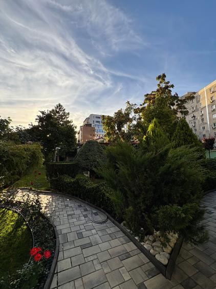 Casă individuală cu 9 camere cu Canalizare în Calea Călărașilor