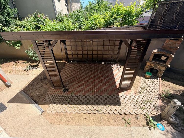 Casă individuală cu 8 camere cu Canalizare în Vatra Luminoasă