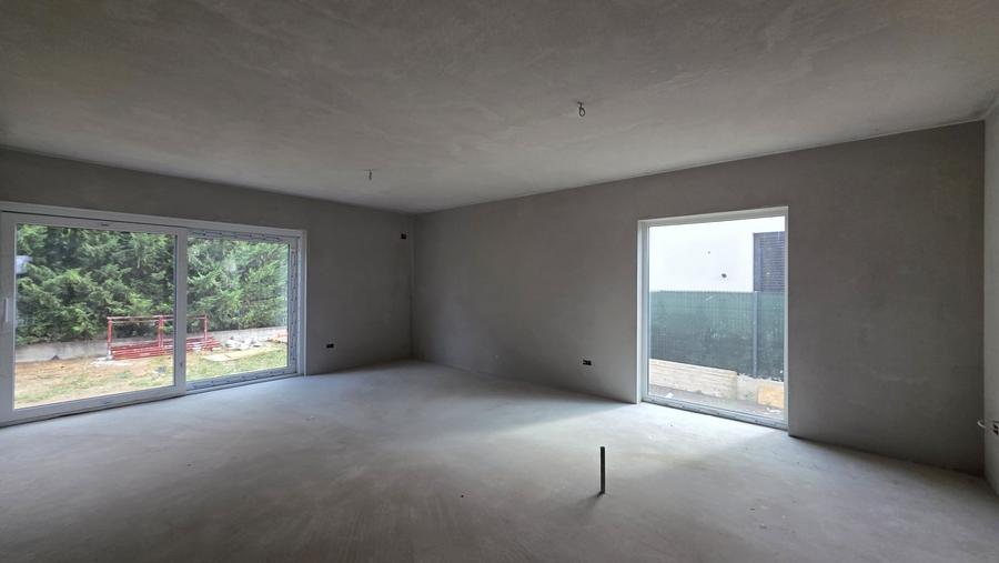Duplex cu 4 camere cu Canalizare în Dumbrăvița