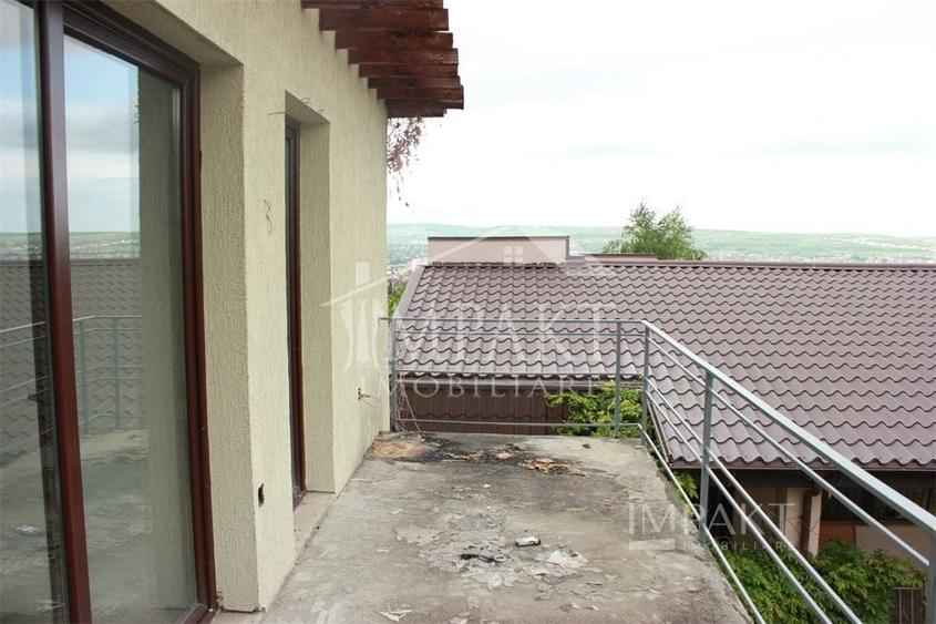 Casă individuală cu 7 camere decomandat cu Canalizare în Andrei Mureșanu