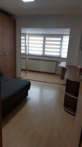 Apartament cu 3 camere decomandat în Lazaret