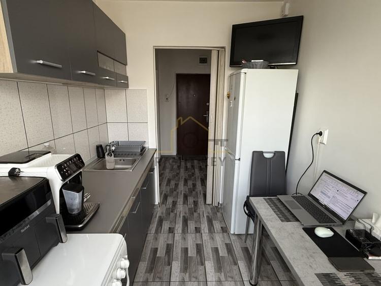 Apartament cu 2 camere semidecomandat, mobilat în P-ța Gorjului