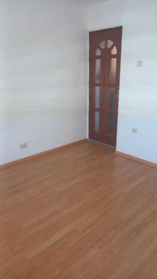 Apartament cu 2 camere decomandat în Calarași 4