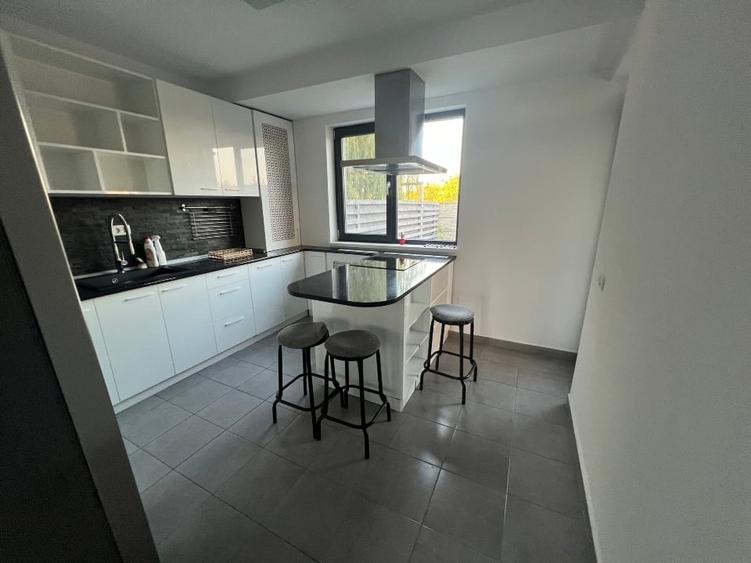 Duplex cu 4 camere cu Canalizare în Domnești