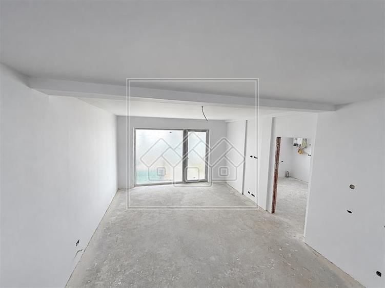 Duplex cu 5 camere cu Canalizare în Șura Mică