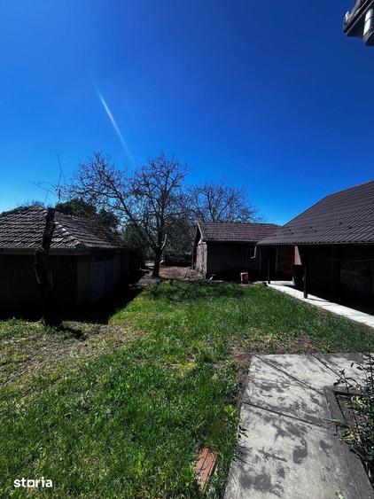 Casă cu 3 camere cu Teren 3000 Mp în Central