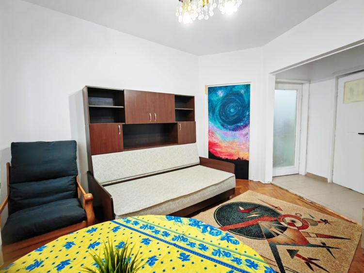 Garsonieră decomandată în P-ța Romană